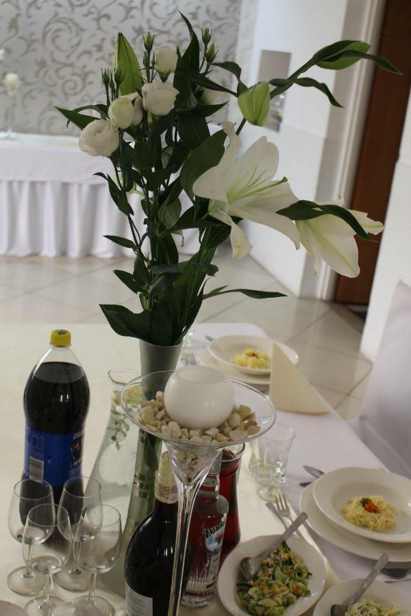 Restauracja Hotel Kassandra Września Dış mekan fotoğraf